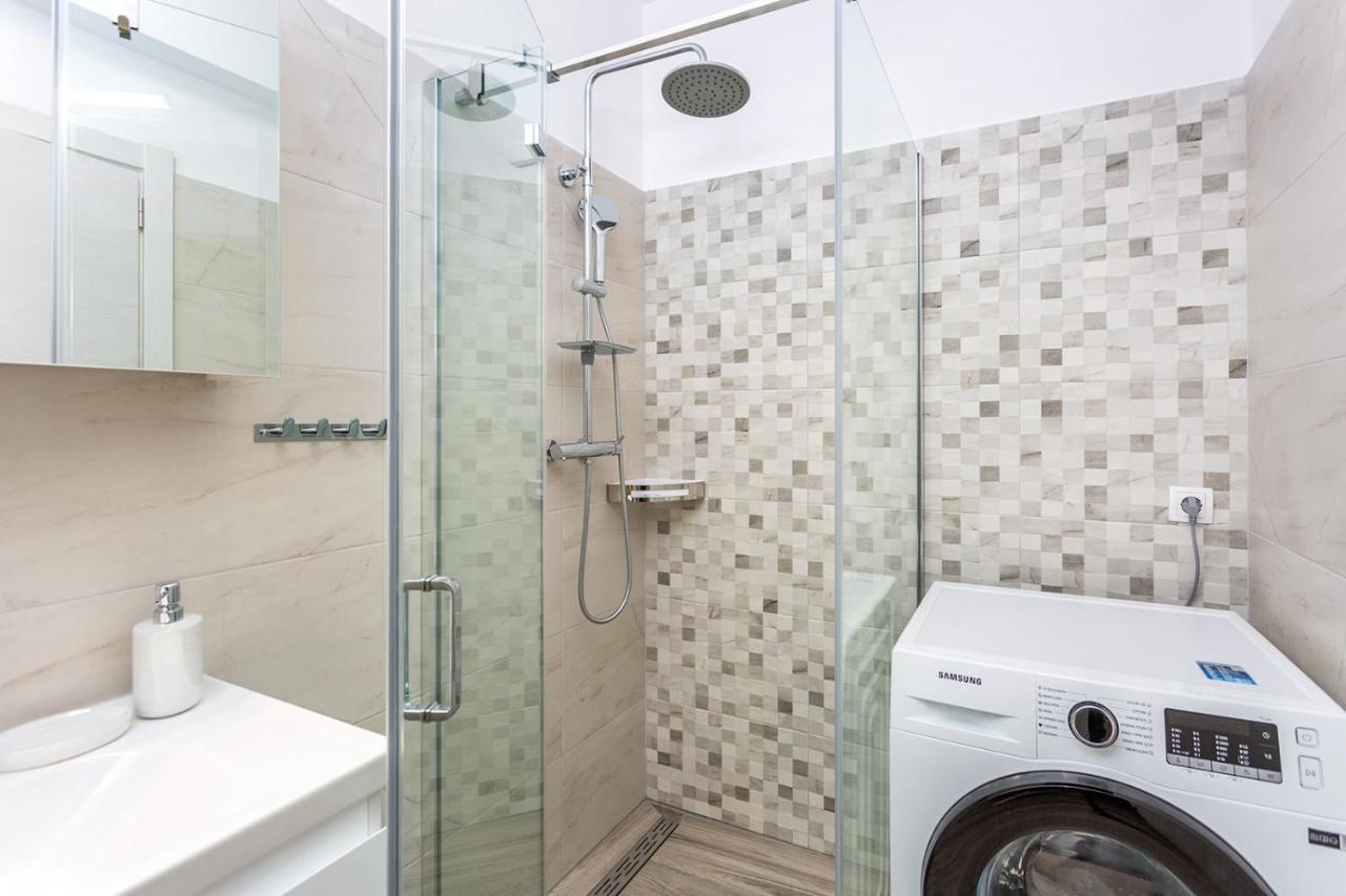 Kvarner Bay 4* - Apartments 1 & 3 Рийека Екстериор снимка