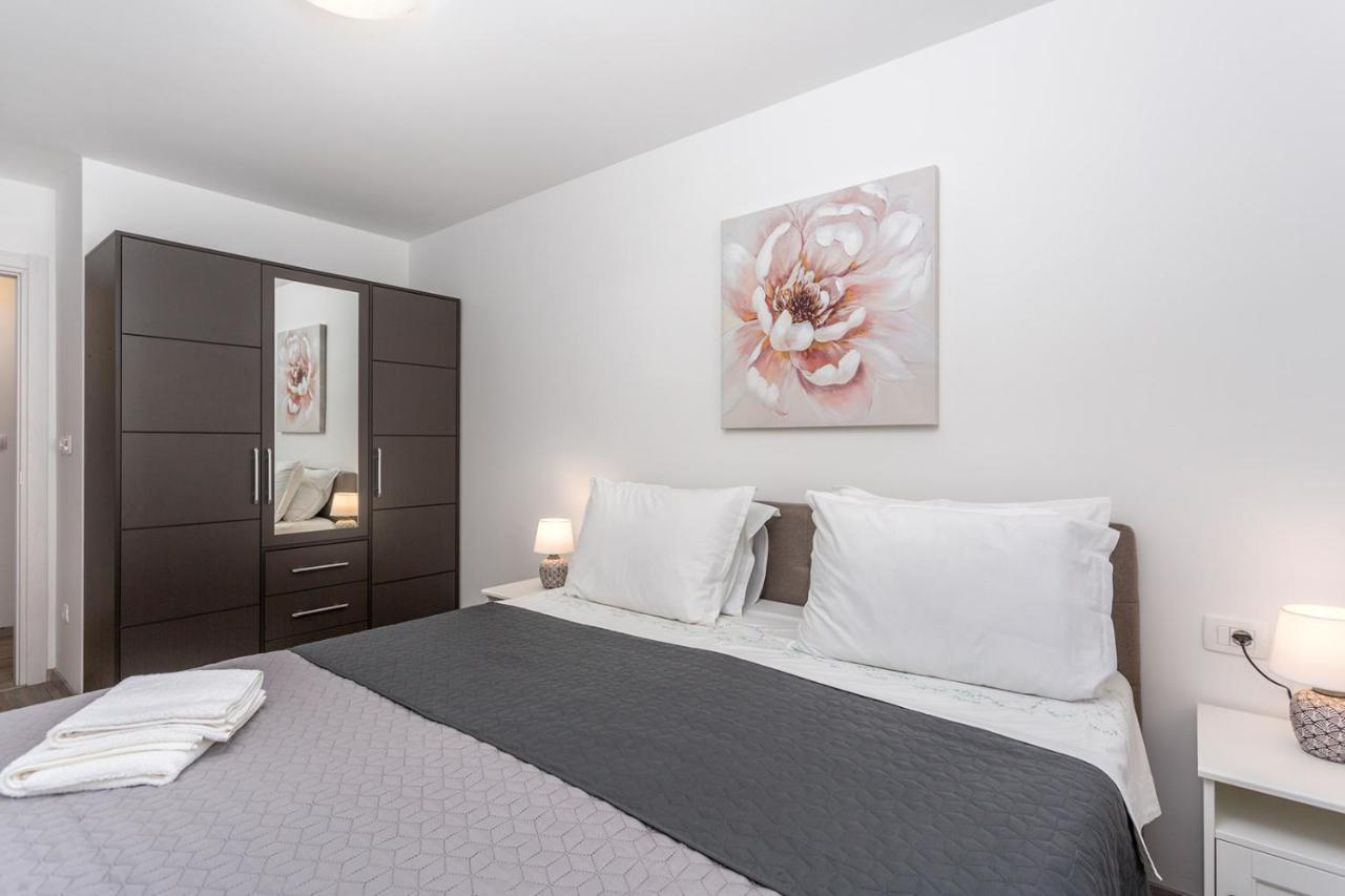Kvarner Bay 4* - Apartments 1 & 3 Рийека Екстериор снимка