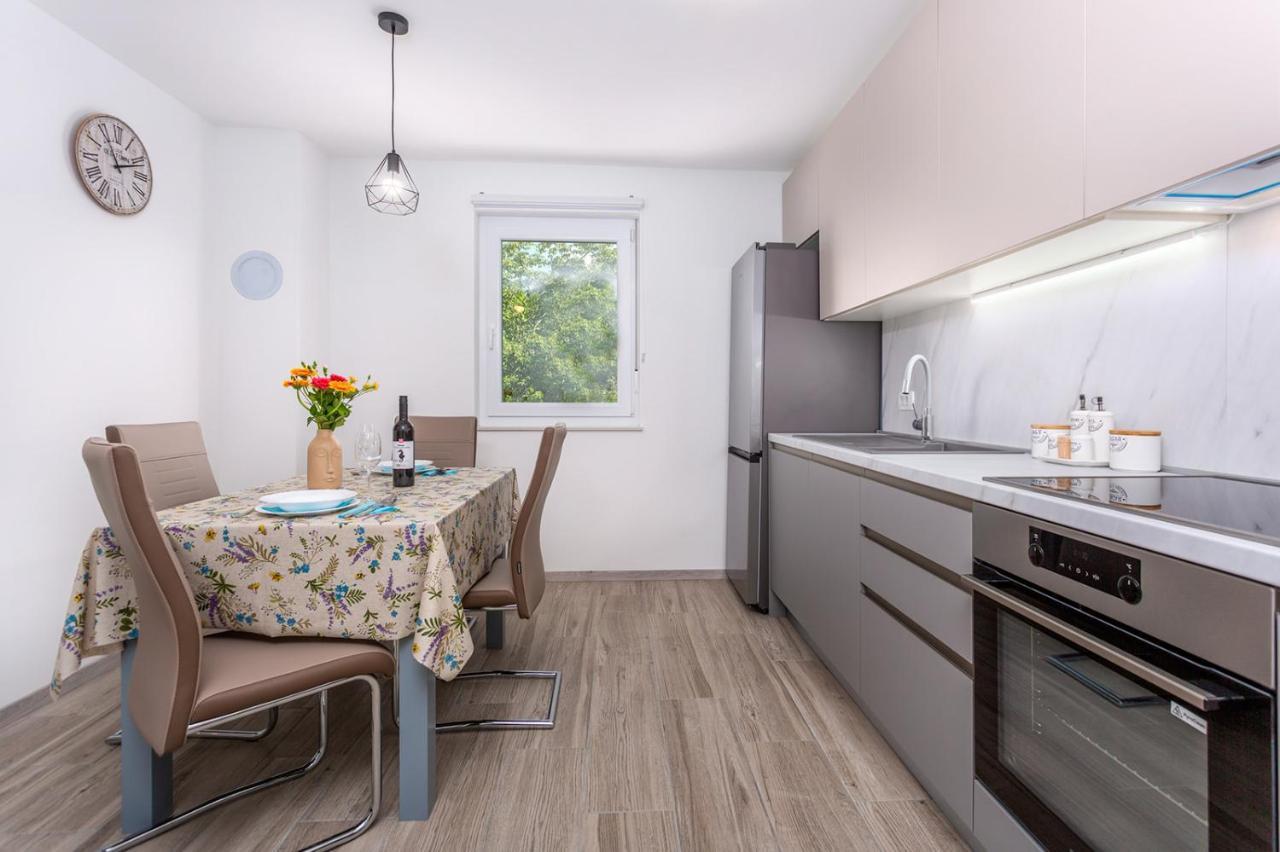 Kvarner Bay 4* - Apartments 1 & 3 Рийека Екстериор снимка