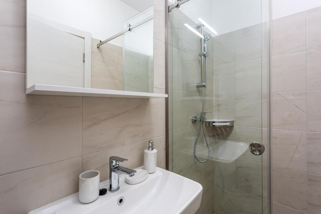 Kvarner Bay 4* - Apartments 1 & 3 Рийека Екстериор снимка