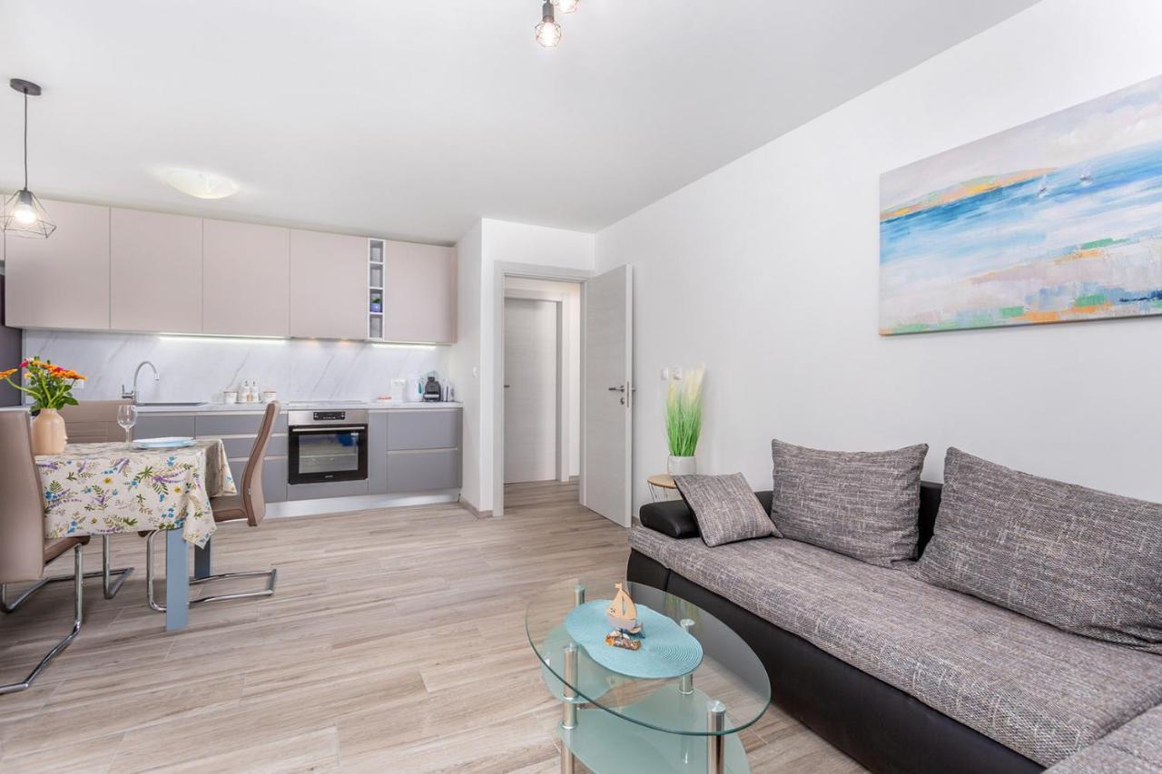 Kvarner Bay 4* - Apartments 1 & 3 Рийека Екстериор снимка